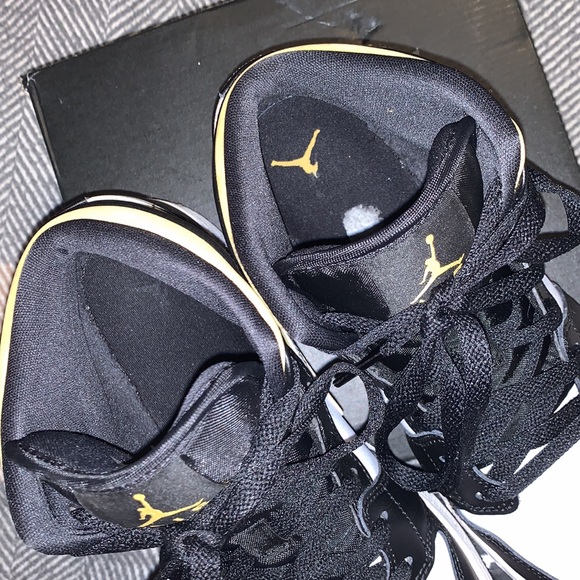 SOLD Air Jordan 1 Mid - Picture 6 of 12